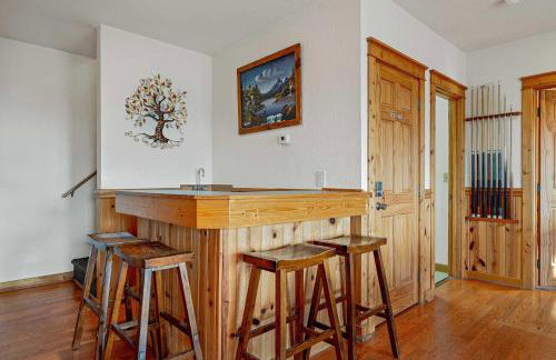 4BR Cabin with Ski Resort, Mtn Views & Hot Tub - Foto 90