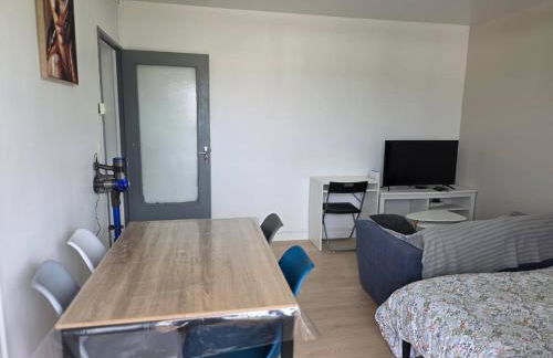 Cozy studio, 5 min from Cosne train station, 3rd floor - Foto 6