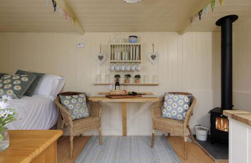 The Cotswold Nest - Photo 2