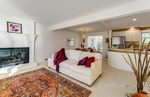 1 Mi to Maine Street! MCM-Style Home in Brunswick - Foto 1