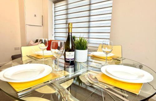 Walnut Flats-F5, Stylish 1-Bedroom - Parking, Netflix, WIFI - Close to Oxford, Bicester & Blenheim Palace - Photo 5