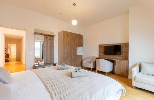 Modern Kudamm Luxury Home with 2 kitches - Foto 16