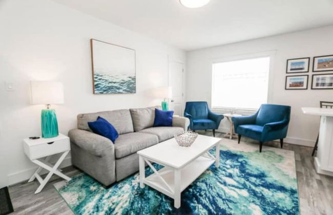 Calming Waves - 2 1 Condo 1 Block From Beach - Photo 1