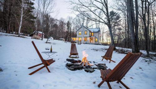 The Swiss Hill Farmhouse - 5 Bedrooms w Hot Tub - Foto 4