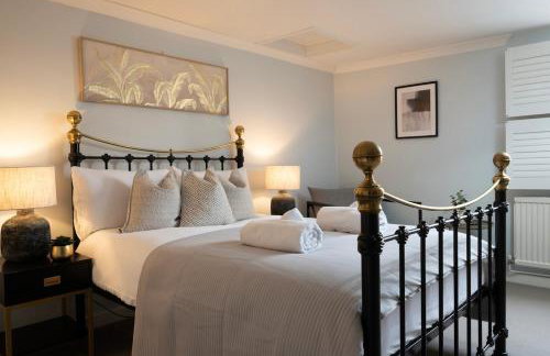 Charming 3BR Cottage Sleeps 8 - 15 Mins to Centre - Foto 37