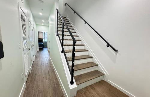 LUX Spacious Townhouse 4BR in DC - Photo 17