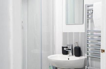 Reardon near warwick hospital, free parking, fast wifi, sleeps 5 - Foto 37