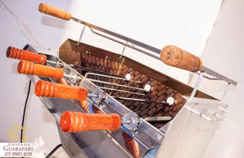 MAIOR NOTA - 2 Quartos com AR CONDICIONADOS SPLIT, Air Fryer, Wi-Fi, Disney Plus, Star Plus, HBO Max, Cadeiras de Praia, Caixa Térmica, Churrasqueira, Rede para Descanso e Chuveirão - 8 pessoas - CONFORTO Máximo - Melhor Localização!! - Photo 42