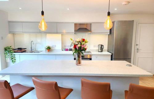 Hutchcomb Villa, 4 Bed Luxury House,Oxford+Parking - Foto 2