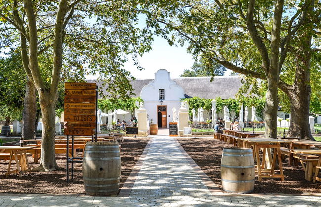 More Quarters Hotel - Photo 36