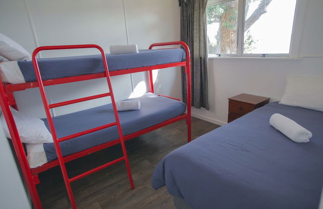 Oamaru Bay Tourist Park - Photo 12