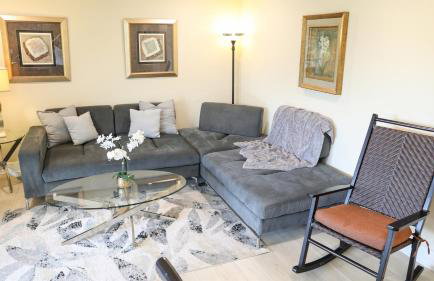 Sunnyside Palms - 2BR, Poolside, 5 min to Beach - Foto 5