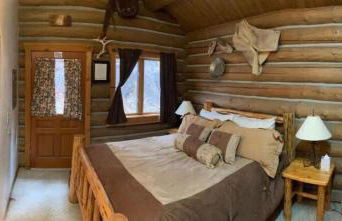 Rocky Mountains Nature Escape: Amazing Log Cabin with a Hot Tub in Darby, MT - Foto 12
