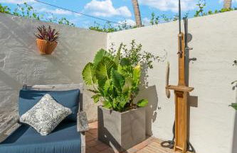 Seven Palms Waterfront- Private Dock, Heated Pool & Lanai -Walk to beach! by Maven Vacation Rentals - Foto 61