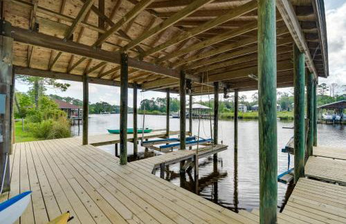 Waterfront Wolf Bay Home with Private Boathouse! - Foto 28