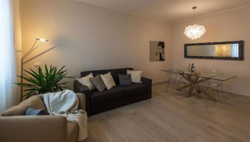 St. Vitale’s Basilic view elegant apartment - Photo 3