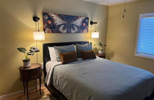 Seaside Garden Escape, A Stroll to the Beach! - Foto 11