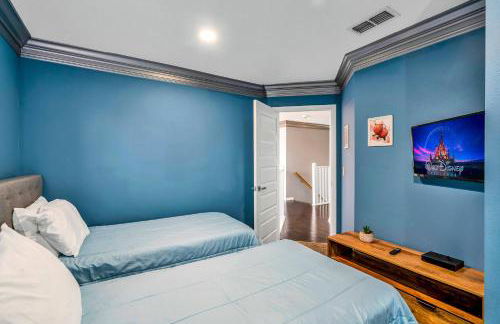 Spacious 7BR Retreat w Pool Game Room - Foto 20