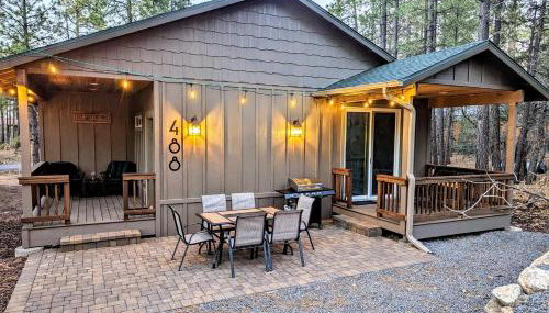 Relax & Recharge in Cozy Pinetop 2BR Retreat - Foto 3