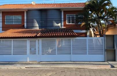 Casa Inteira 100 metros da Praia Localização Perfeita - Foto 1