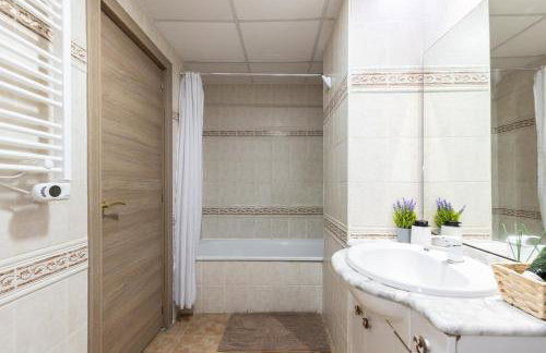 Palms & Pines Apartment, with a pool and marvellous sea view, 10 minutes to the beach - Foto 32