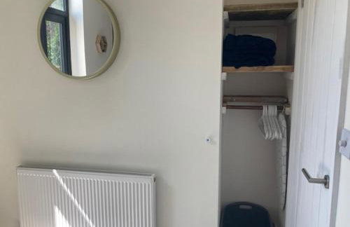 The Salt Box- Lovely refurbished annexe, free parking, walk to Porth beach. - Foto 10