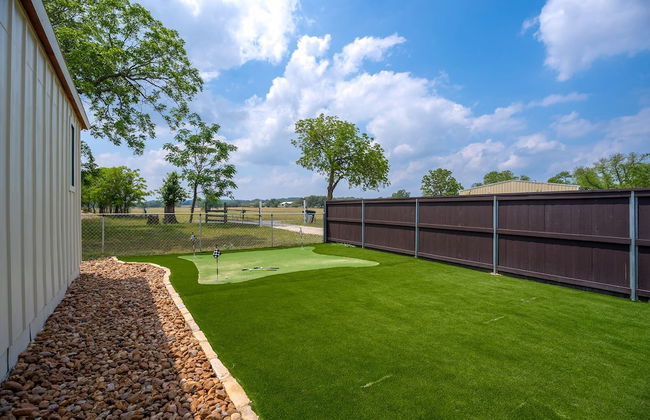 Comfort Charmmini Putting Greengame Roomgrill5 - Photo 23