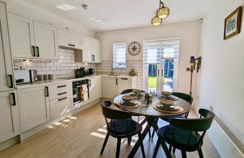 Spacious and Modern Entire Home with Garden - Foto 20