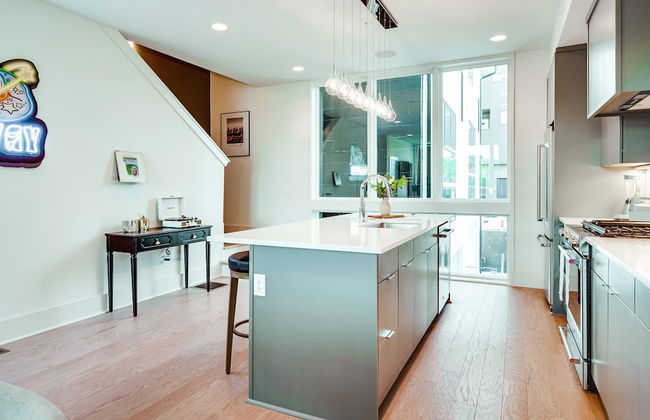 Sky High Cowgirl Luxe 4BR w Rooftopdeck Karaoke - Foto 11