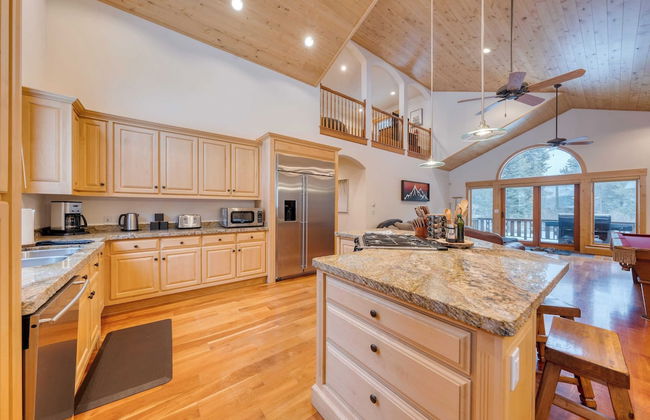 5 Mins to Ski Resort Ping Pong, Pool Table, Deck Donner Ridge by Avantstay - Foto 16