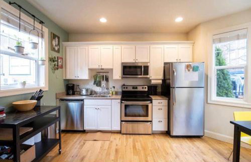 Adorable Cozy House with Parking and Loft! - Foto 45