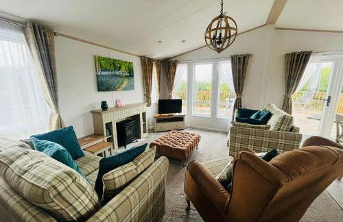 Hedgerow Lodge with Hot Tub - Foto 7