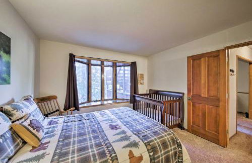 Spacious Lake Arrowhead Home with 2 Decks and Views - Foto 21