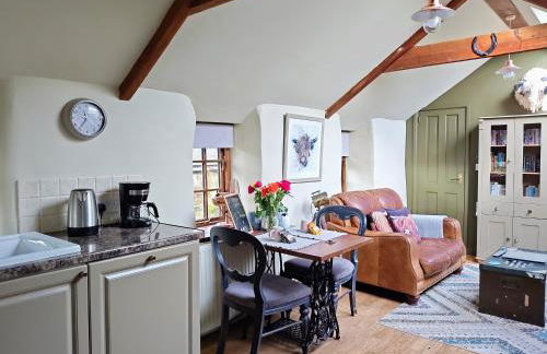 Cosy barn on rural smallholding with alpacas, goats & pigs - Foto 24