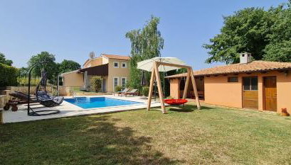 Sunny Garden Villa with Pool - Foto 4, Garden, sunbed