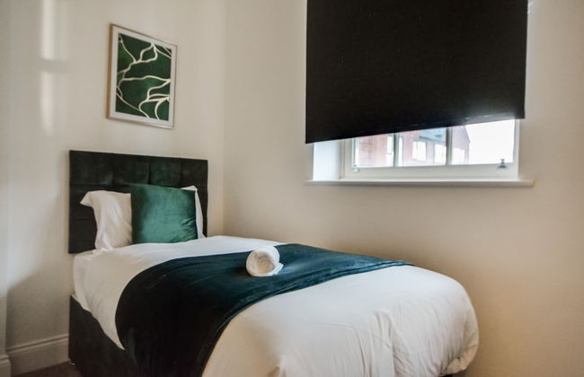 Lovely 1-bed Apartment in Wigan - Photo 2