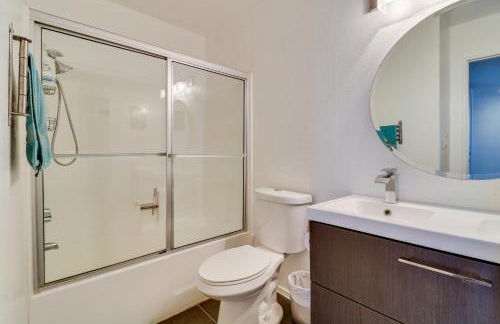 Granada Hills Condo with Community Pool and Workspace - Foto 14