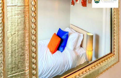 4 Bedroom House - Sleeps 7, Near Coventry Airport, City Centre, Free Wi-Fi with Driveway Parking & Garden, Full Kitchen - AHC - Photo 12