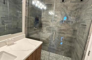 The Canvas Modern 4BR Retreat Rooftop - Photo 12