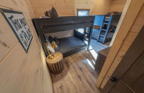 Luxury 12-Bedroom Cabin with Indoor Pool, Hot tub & Movie Theater, Sleeps 36 - Foto 35