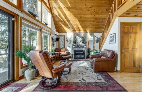 Gateway to Acadia! Green Lake Home with Hot Tub - Foto 1