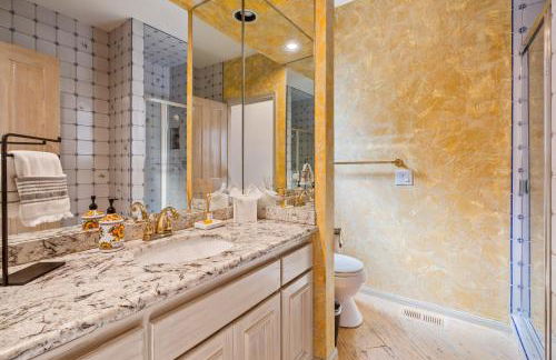 Stunning Waterfront Mansion with Pool and Hottub - Foto 27