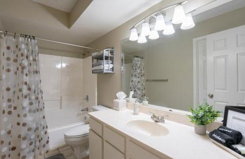 2BR Penthouse Condo - 2 Pools - Close to the Strip - Stairs Required - FREE TICKETS INCLUDED - FHC-24 - Foto 26