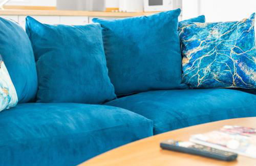 Stylish Two Bed Apartment -Cradley Health - Smart Tv - Netflix - Parking 27BC - Foto 15