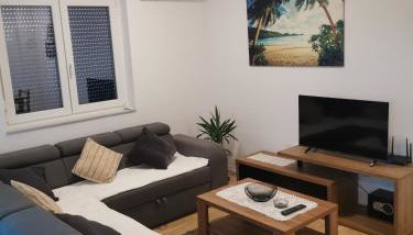 Apartman Batuda,moderno opremljen apartman u centru Đurđevca, u cijeni WELLNESS, sauna, bazen u obližnjem hotelu, mini zoo, 5G internet, R1 račun - Foto 5