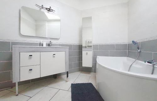 Le 34 degrés sud - 2 chambres - jardinet et jacuzzi - Foto 19