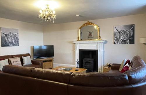 Balmeadowside Farmhouse with Hot Tub - Foto 16