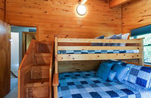 Hot Tub and Games! Lakeside Sherwood Forest Cabin - Foto 21