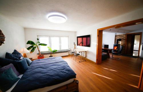 Schlossberg Apartments & Garten in der Natur & unweit vom "Thüringer Meer" - Foto 1