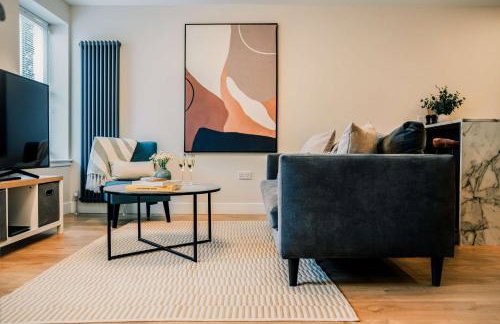 Stylish 2 Bed City Centre Apartment with Parking - Photo 7